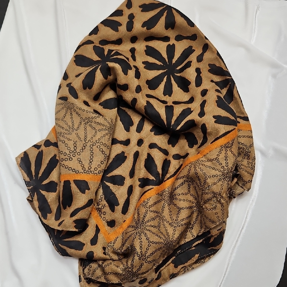Women's Brown Black Orange Flower Print Scarf NWOT Neck Scarf Elegant Wrap
